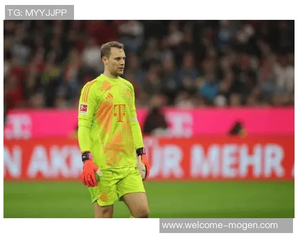 诺伊尔因手指关节囊受伤佩戴特制四指手套积极恢复状态